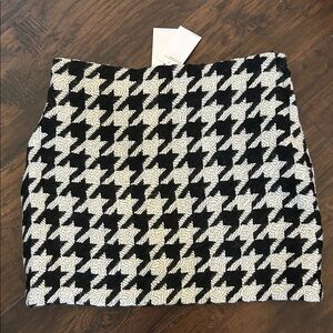 Stylish Black and White Houndstooth Skirt
